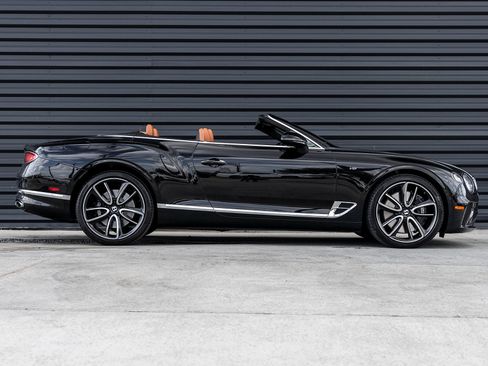 Used 2022 Bentley Continental GT image 11
