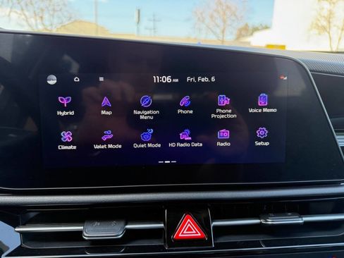 Used 2024 Kia Niro EX Touring image 38