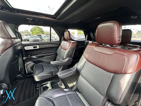 Used 2020 Ford Explorer Platinum w/ Premium Technology Package AWD/4WD image 25
