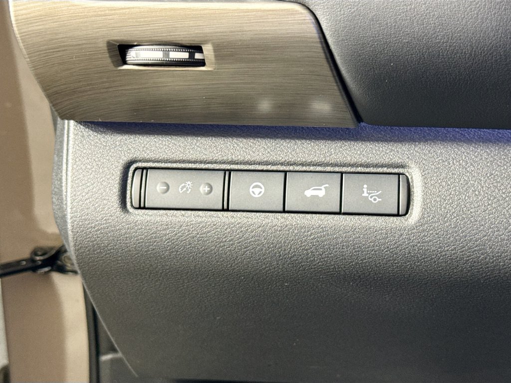 Used 2025 Nissan Pathfinder Platinum w/ Cargo Package AWD/4WD image 10