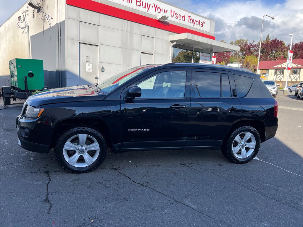 Used 2014 Jeep Compass Latitude w/ Sun/Sound Group AWD/4WD image 7