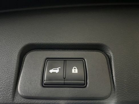 Used 2024 Nissan Rogue SV image 7