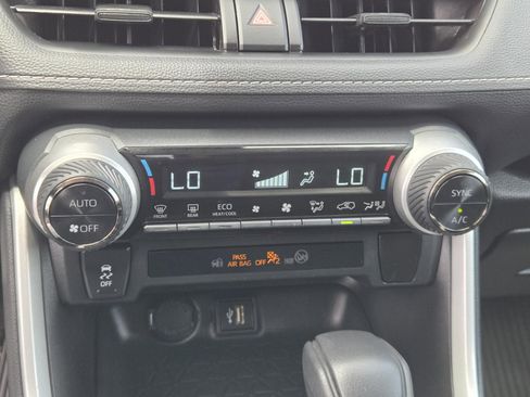 Used 2024 Toyota RAV4 LE AWD/4WD image 12