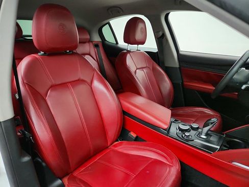 Used 2019 Alfa Romeo Stelvio AWD image 25