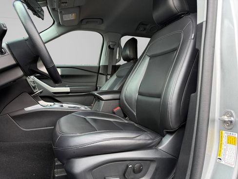 Certified 2023 Ford Explorer XLT w/ Equipment Group 202A AWD/4WD image 8