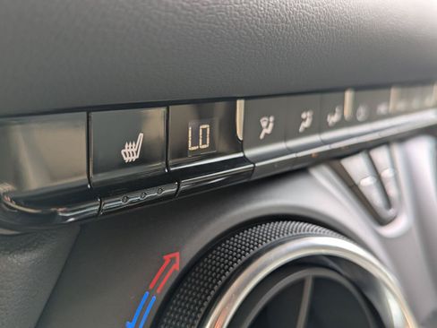Used 2024 Chevrolet Blazer LT w/ Convenience Package FWD image 22