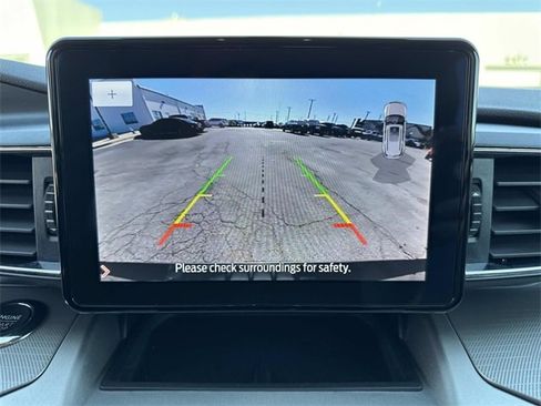 Used 2022 Ford Explorer XLT w/ Equipment Group 202A image 24