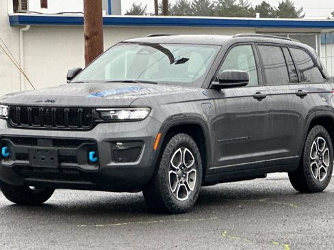 Used 2023 Jeep Grand Cherokee Trailhawk w/ Advanced Protech Group II AWD/4WD image 7