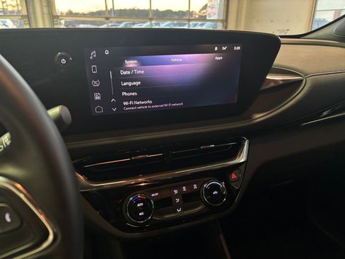 Used 2025 Buick Envista Sport Touring image 25