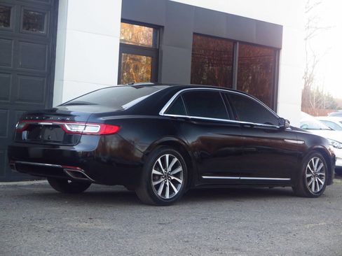 Used 2017 Lincoln Continental Premiere image 4