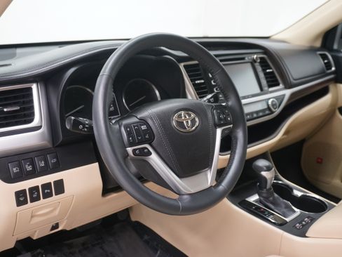 Used 2016 Toyota Highlander Limited Platinum FWD image 10