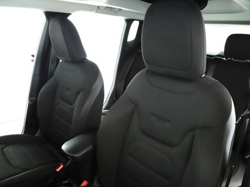 Used 2017 Jeep Renegade Altitude image 4