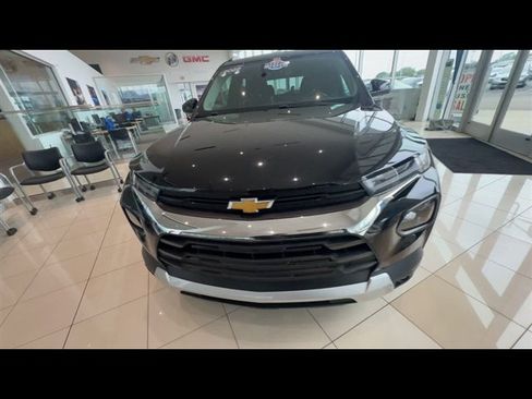 Certified 2022 Chevrolet TrailBlazer LT w/ Convenience Package FWD image 3