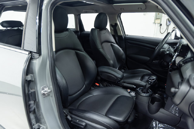 Used 2016 MINI Cooper 4-Door Hardtop FWD image 24