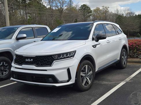 Used 2022 Kia Sorento EX w/ Panoramic Sunroof Package image 3