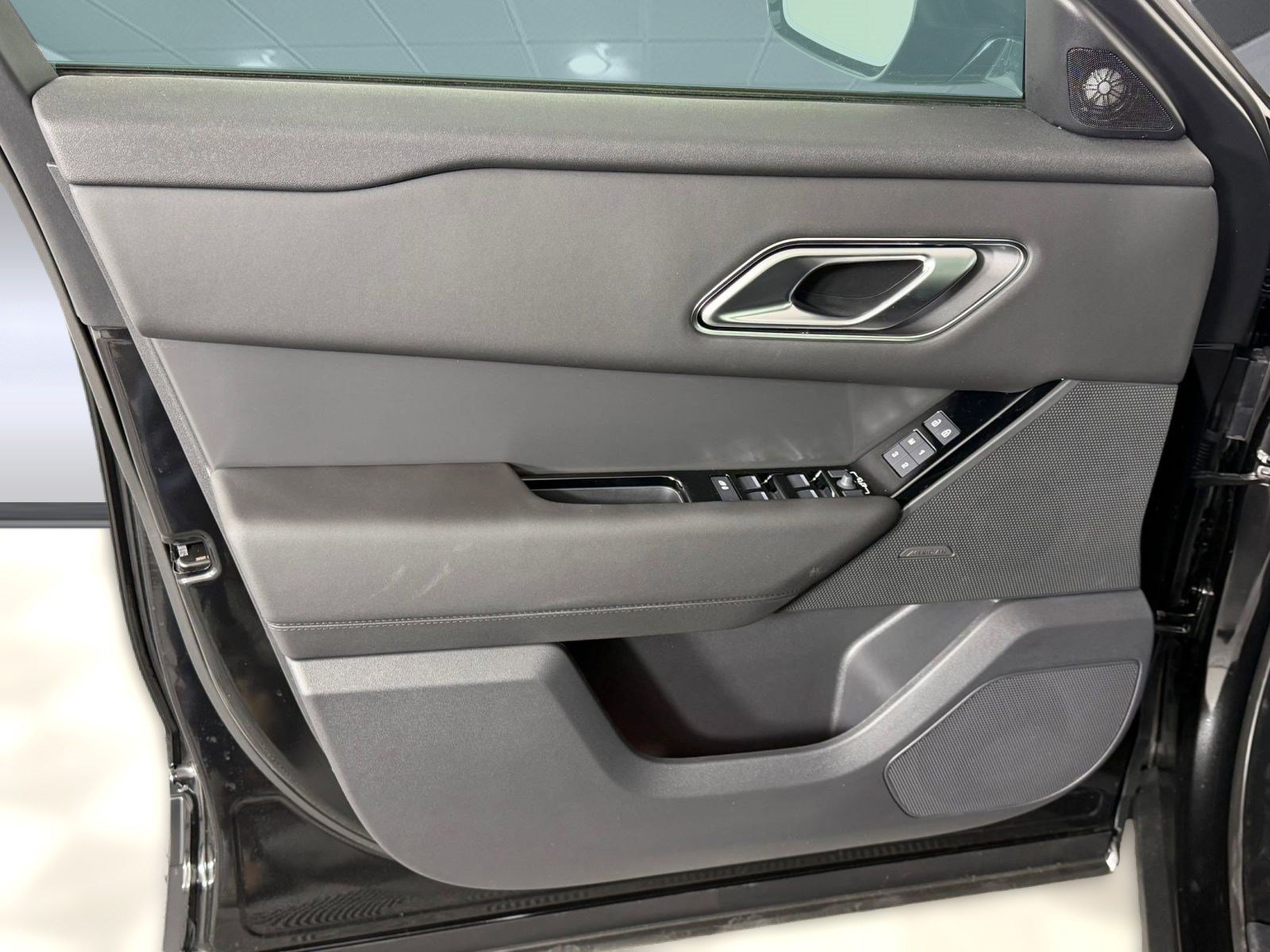 Used 2026 Land Rover Range Rover Velar S AWD/4WD image 12