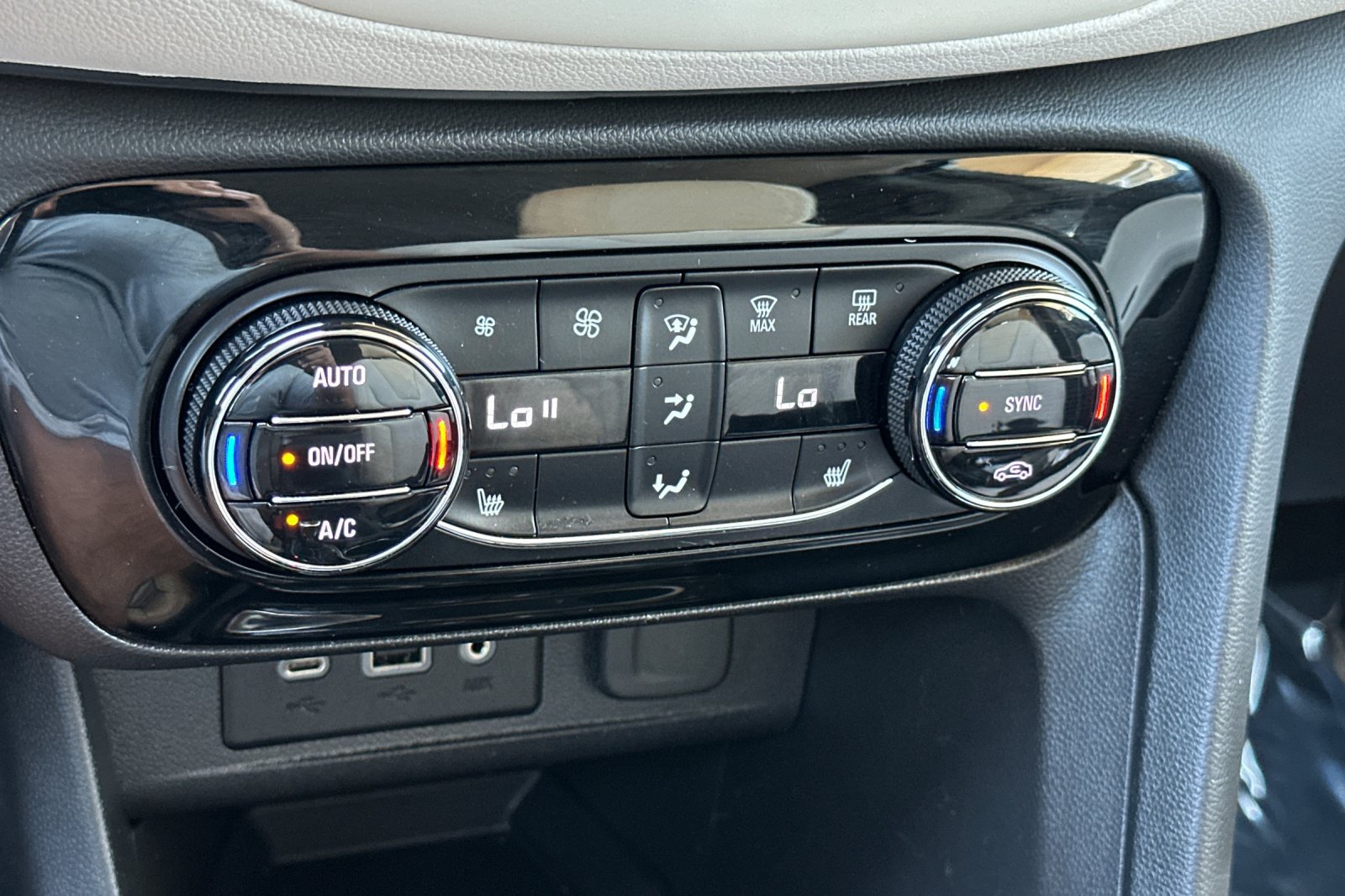 Used 2023 Buick Encore GX Select FWD image 24