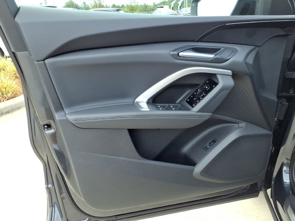Used 2025 Audi Q5 Premium AWD/4WD image 23