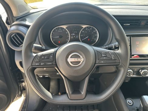 Used 2025 Nissan Kicks Play S image 17