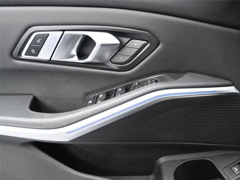 Used 2019 BMW 330i xDrive Sedan w/ Driving Assistance Package image 7