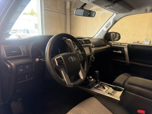 Used 2016 Toyota 4Runner SR5 AWD/4WD image 34