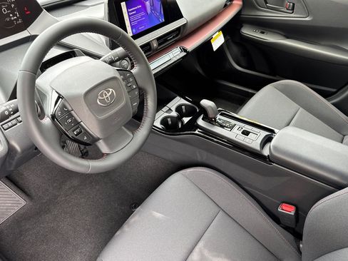 New 2026 Toyota Prius Plug-In Hybrid FWD image 10