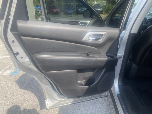 Used 2013 Nissan Pathfinder SL FWD image 10