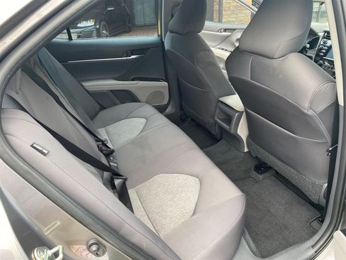 Used 2018 Toyota Camry LE FWD image 11