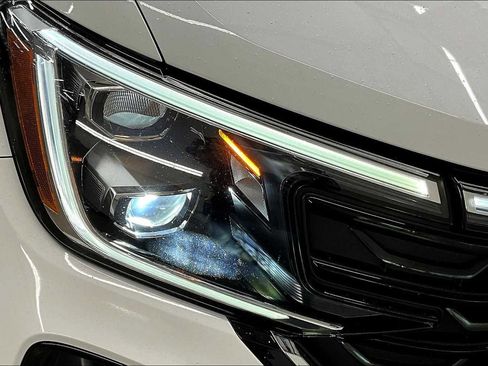 Used 2024 Volkswagen Atlas Cross Sport SE image 30