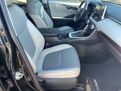 Used 2020 Toyota RAV4 Limited image 19