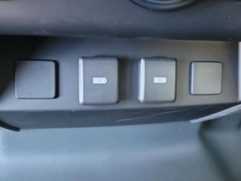 Used 2024 Land Rover Defender 130 S image 7