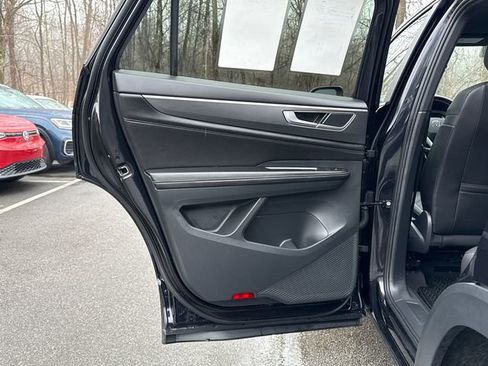 Certified 2025 Volkswagen Atlas Cross Sport SE image 23