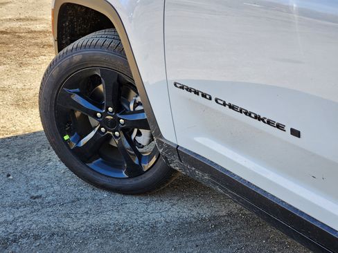 New 2025 Jeep Grand Cherokee Limited w/ Black Appearance Package AWD/4WD image 30