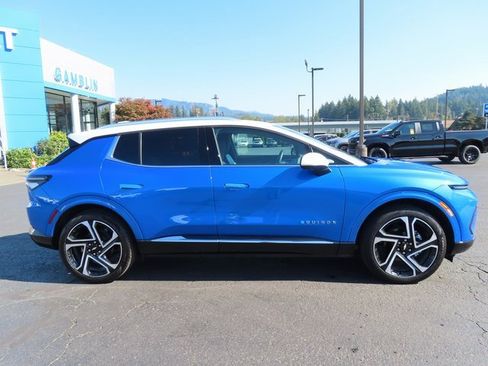 Used 2025 Chevrolet Equinox EV LT w/ Convenience Package II image 8