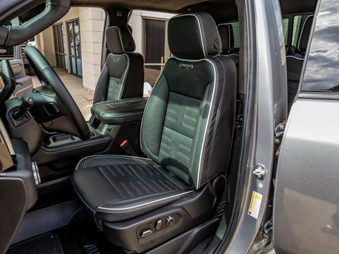 Used 2026 GMC Sierra 2500 AT4X image 30