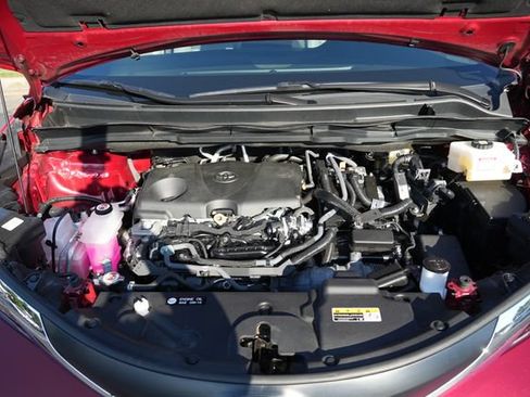 Used 2023 Toyota Sienna XLE FWD image 14