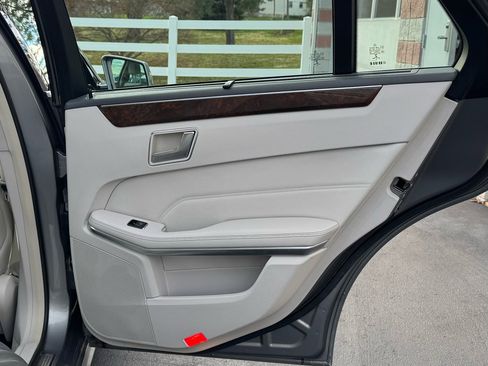 Used 2014 Mercedes-Benz E 350 4MATIC Wagon image 35