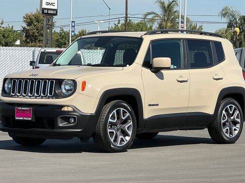 Used 2015 Jeep Renegade Latitude FWD image 9