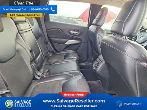 Used 2017 Jeep Cherokee Trailhawk AWD/4WD image 15