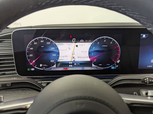 Used 2025 Mercedes-Benz GLS 450 4MATIC image 42