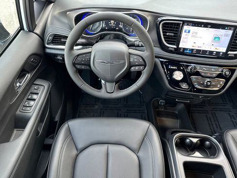 New 2026 Chrysler Pacifica Select image 16