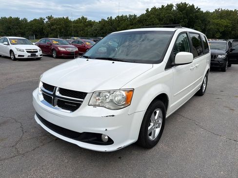 Used 2011 Dodge Grand Caravan Crew w/ Entertainment Group 1 FWD image 2