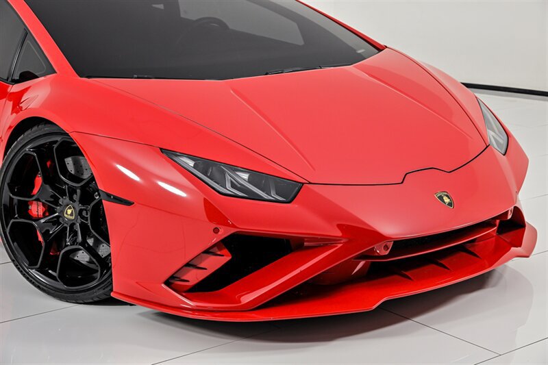 Used 2021 Lamborghini Huracan EVO RWD image 3