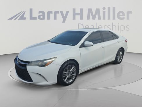 Used 2017 Toyota Camry SE FWD image 1