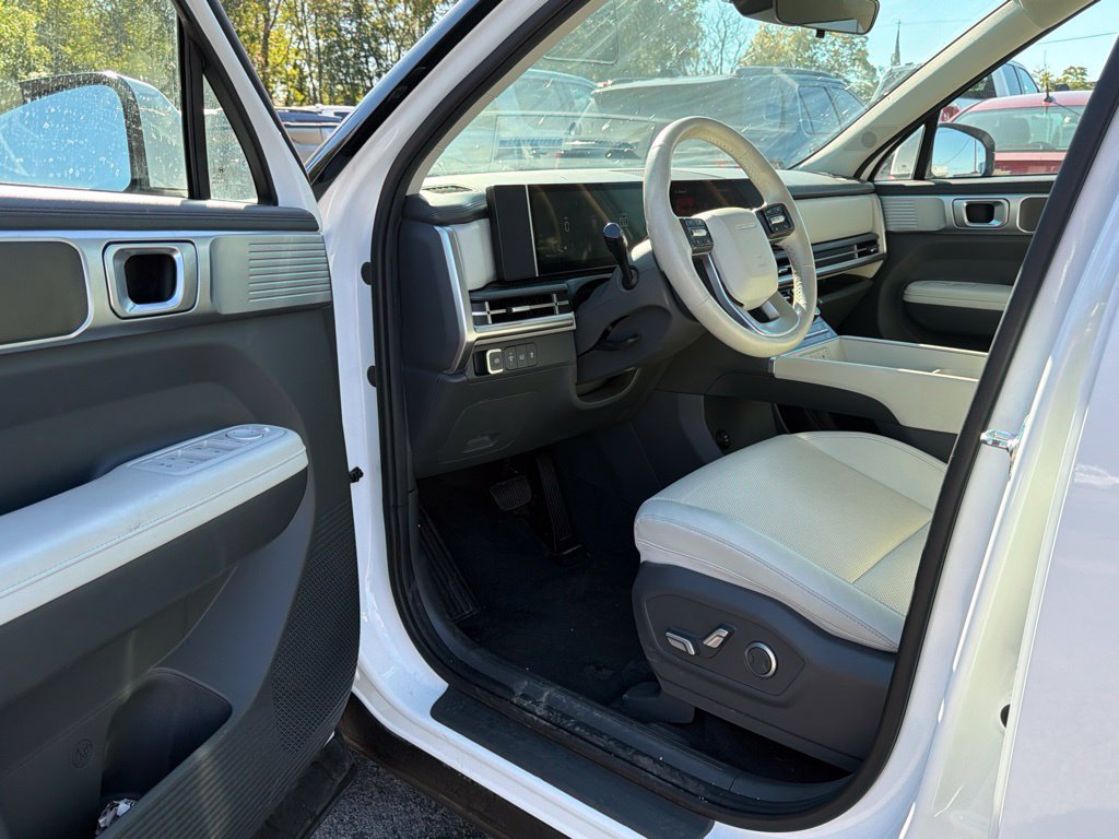 Used 2025 Hyundai Santa Fe SEL AWD/4WD image 11