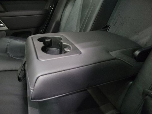 New 2024 Land Rover Defender 110 SE image 23