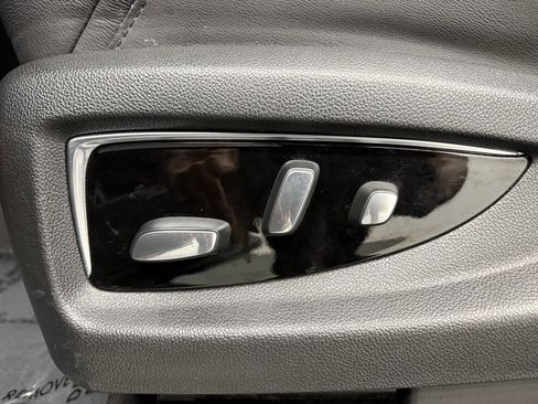 Used 2020 Cadillac Escalade Luxury w/ Escalade Sport Edition image 19