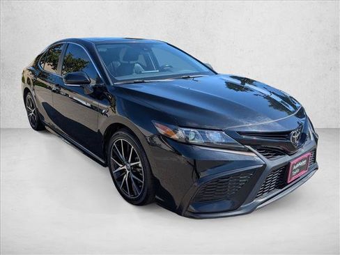 Used 2023 Toyota Camry SE FWD image 3