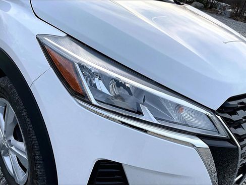 Used 2022 Nissan Kicks S image 26