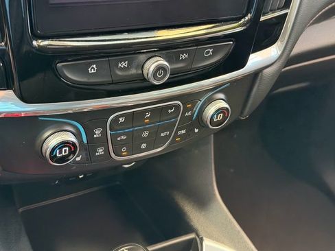 Used 2020 Chevrolet Traverse LT FWD image 20